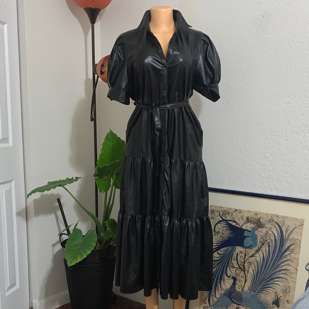 Elegant Black Midi Dress - Picture 5 of 10
